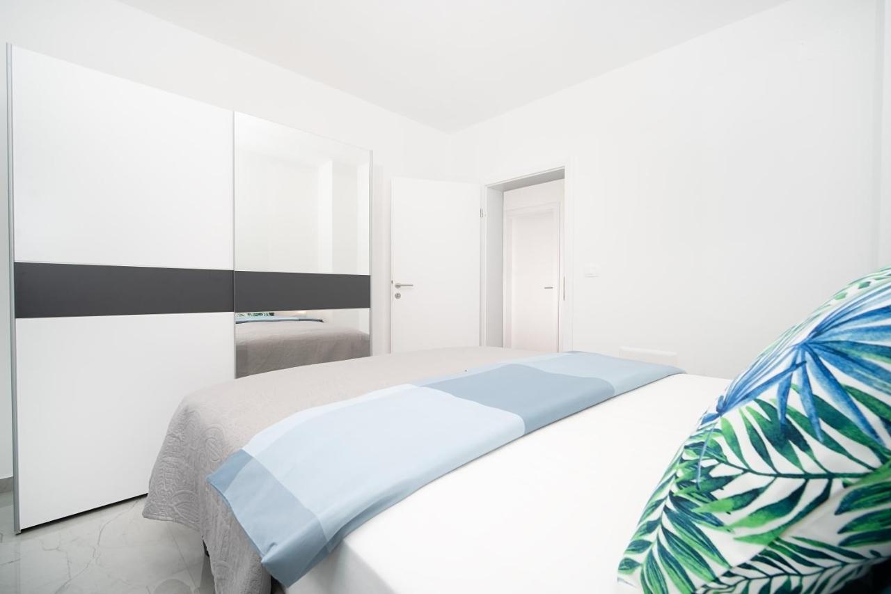 Villa Apartments Lela Rabac Buitenkant foto